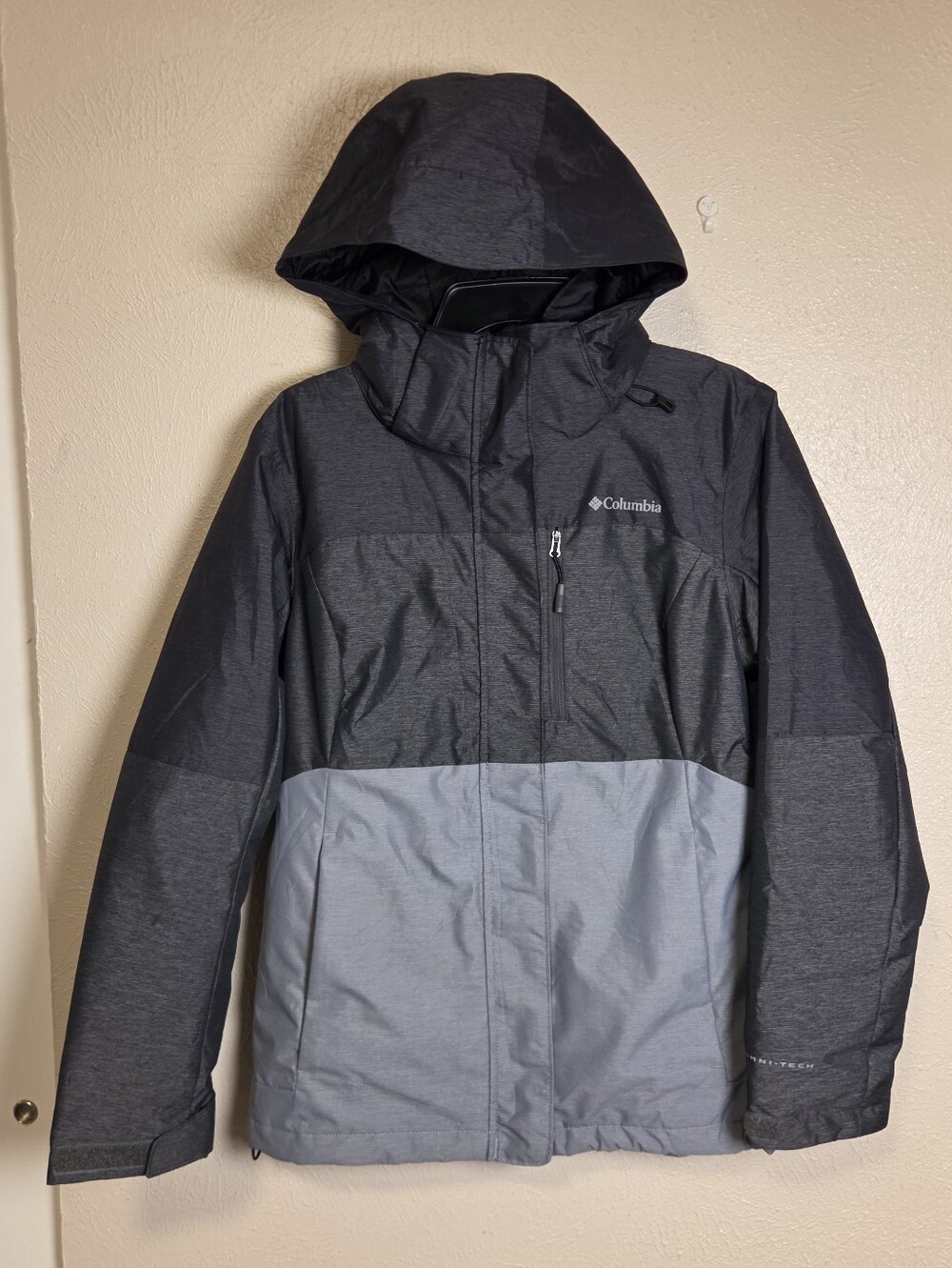 Columbia Alpine Action Women's Snow Ski Winter Coat Gray Black Hood Medium